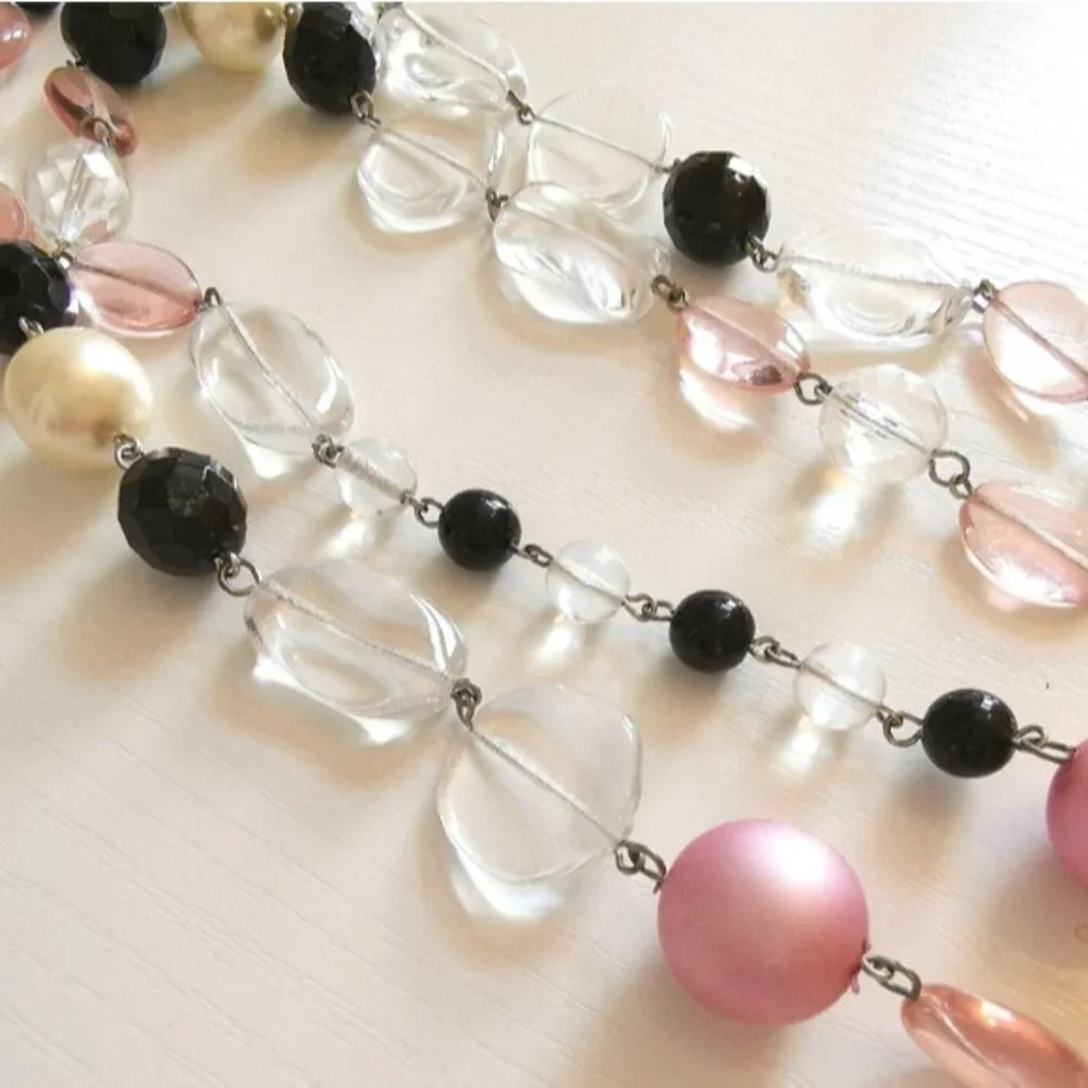 Vintage Czech Art Glass necklace Pink black